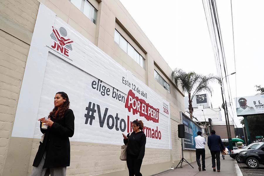Radiografía de la implosión del sistema de partidos políticos en el Perú