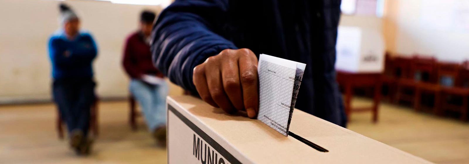 El país que no confía va a elecciones y necesita romper el algoritmo