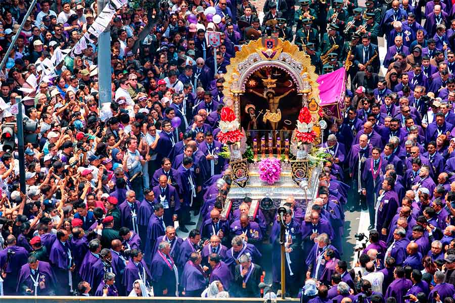 Procesión del Señor de los Milagros.